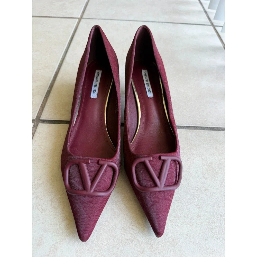Yunai Burgundy Fabric Croc Pointed Toe Kitten Heels Matte V Buckle Sz 10 - Picture 1 of 9